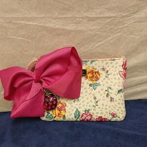 BETSEY JOHNSON WRISTLET/SHOULDER BAG/CROSSBODY WITH RED APPLE CHARM